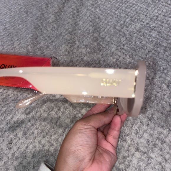 QUAY Hyped Up Sunglasses in Blush (Like New, Barely Used) - Picture 7 of 7